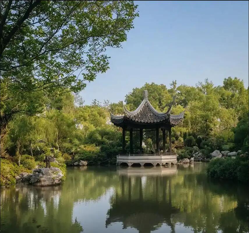 吐鲁番向雪餐饮有限公司